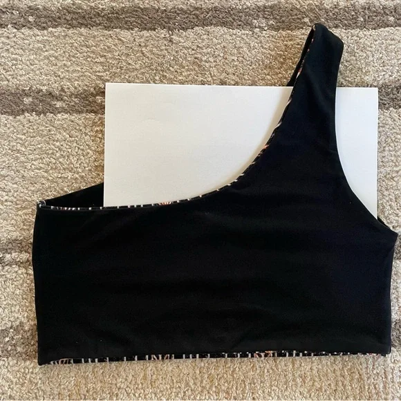 Wolven Women’s swim/workout top (reversible!) - Picture 4 of 5
